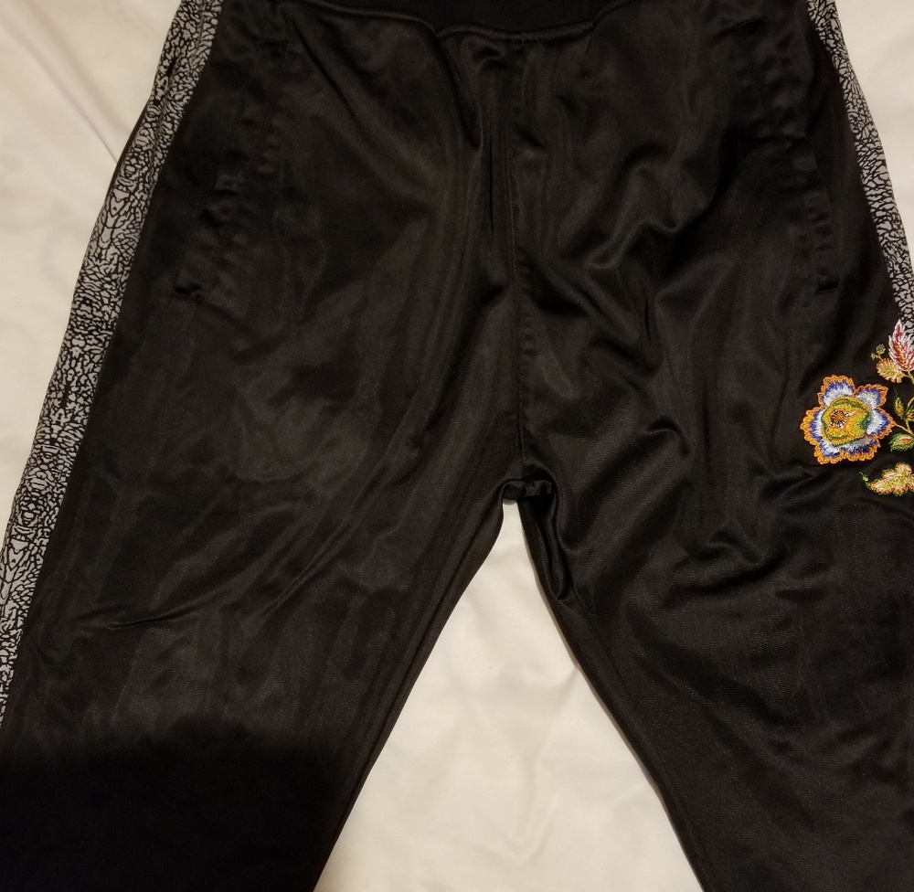 Sweatpants - Picture 2 of 4